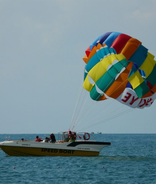 parasailing-64649_1280